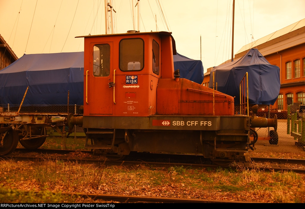 ex SBB Tm I switcher #450 in Sahara sand dust